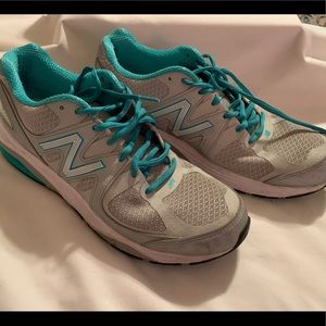 EUC New Balance 1540v2 sneaker sz 9.5